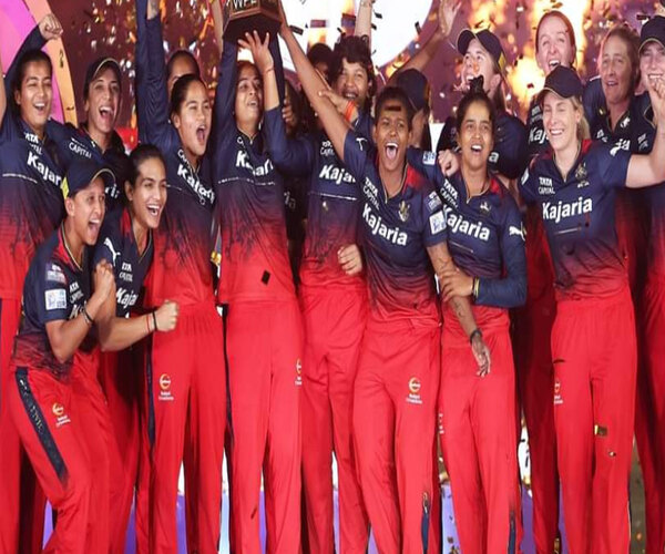 Verify-the-cash-prize-received-by-RCB-and-DC-as-Smriti-Mandhana-clinched-Bangalore-s-inaugural-T0-trophy