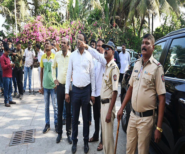 Mumbai-Police-Discover-Motorcycle-Following-Unidentified-Individuals-Firing-Shots-Outside-Salman-Khan-s-Residence