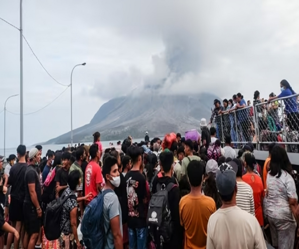 Indonesia-Initiates-Mass-Relocation-as-Volcanic-Threat-Looms-Navigating-the-Journey-of-an-Island-s-Exodus